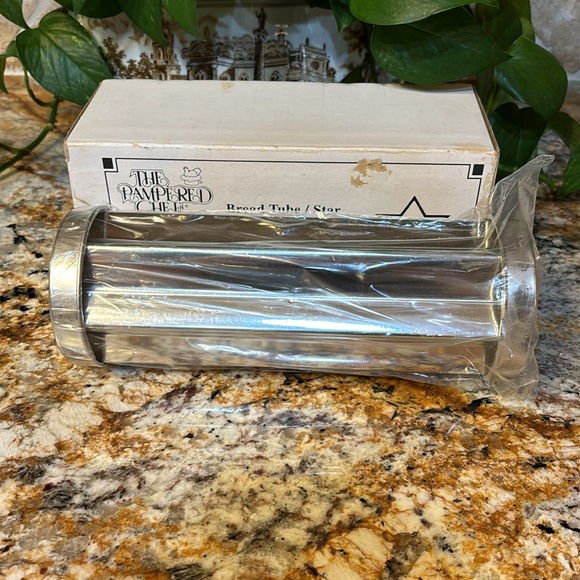 The Pampered Chef Silver Bread Tube Star - Picture 4 of 5